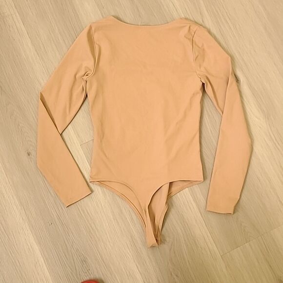Abercrombie & Fitch Soft Matte Seamless Long-Sleeve Squareneck Bodysuit Tan S - Picture 6 of 7